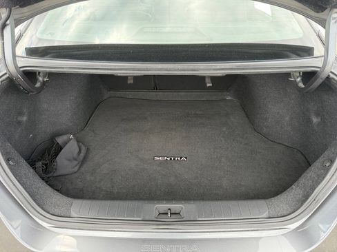 Used 2022 Nissan Sentra SR w/ SR Premium Package FWD image 17