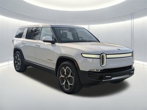 Used 2023 Rivian R1S Adventure image 4