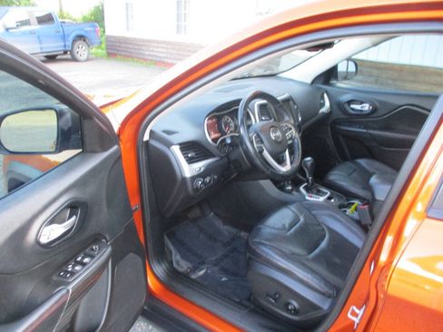 Used 2014 Jeep Cherokee Trailhawk w/ Technology Group AWD/4WD image 15