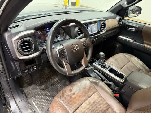 Used 2017 Toyota Tacoma Limited image 26