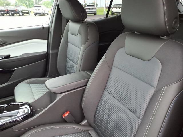New 2026 Chevrolet Trax LT w/ Midnight Edition FWD image 12