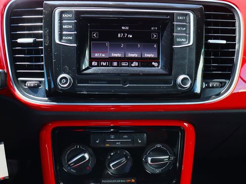 Used 2018 Volkswagen Beetle 2.0T SE image 44