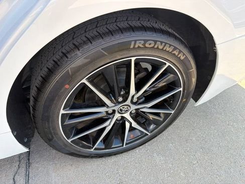 Used 2022 Toyota Camry SE FWD image 9