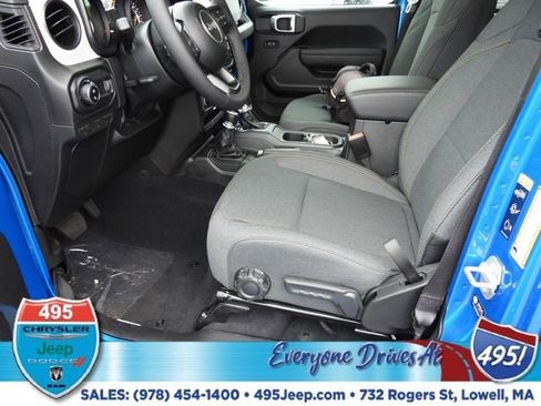 New 2025 Jeep Gladiator Sport image 16