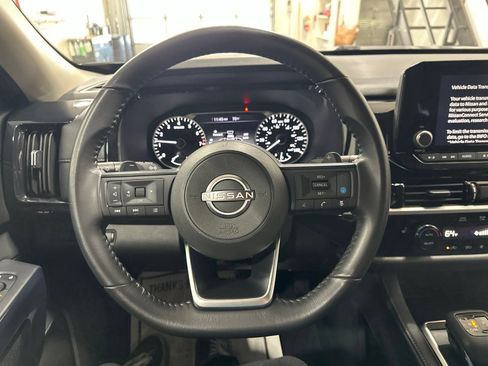 Used 2025 Nissan Pathfinder SV AWD/4WD image 39