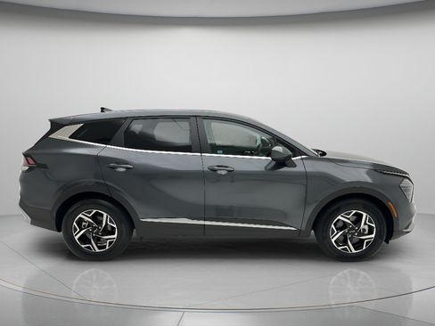 Used 2024 Kia Sportage LX FWD image 2