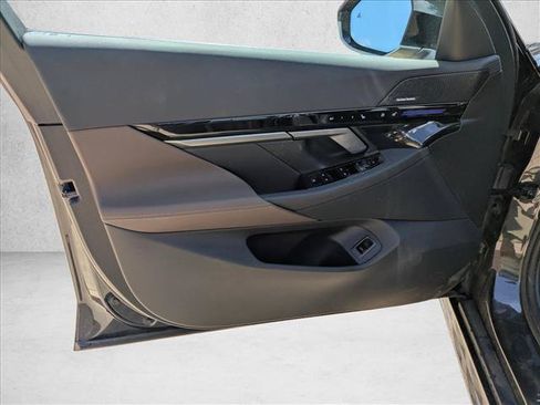 Used 2026 BMW 530i w/ Premium Package RWD image 7