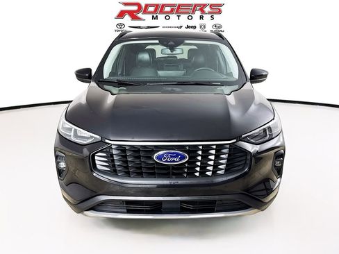 Used 2025 Ford Escape Platinum image 2