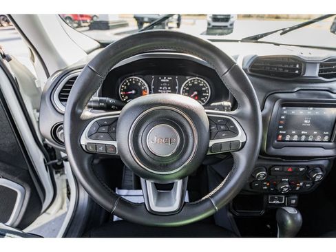 Used 2018 Jeep Renegade Latitude w/ Popular Equipment Group image 11