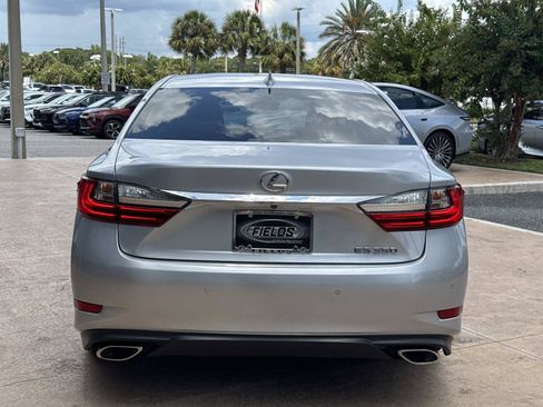 Used 2017 Lexus ES 350 w/ Luxury Package FWD image 4