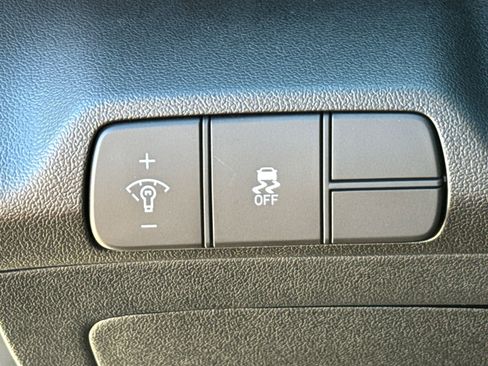 Certified 2025 Hyundai Elantra Sport image 34