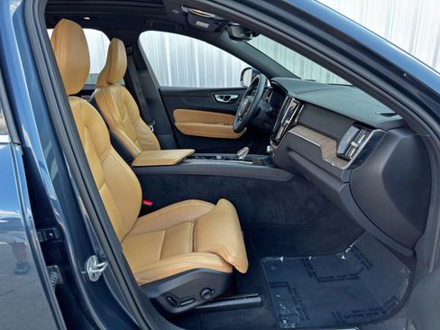 Used 2023 Volvo XC60 B5 Ultimate w/ Climate Package image 16