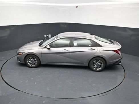 Used 2024 Hyundai Elantra SEL FWD image 42