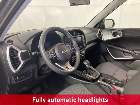 Used 2025 Kia Soul LX w/ LX Technology Package FWD image 11