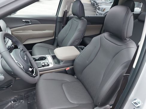 New 2026 Kia Carnival SX image 17