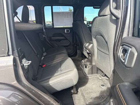 Used 2024 Jeep Wrangler Unlimited Sahara AWD/4WD image 29