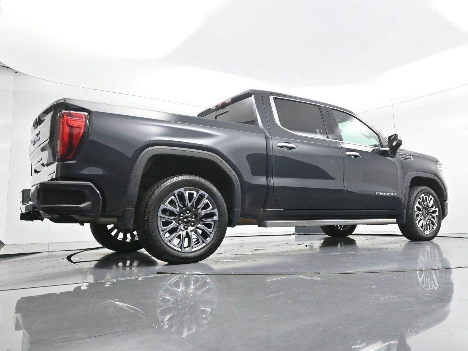 Used 2023 GMC Sierra 1500 Denali Ultimate AWD/4WD image 24