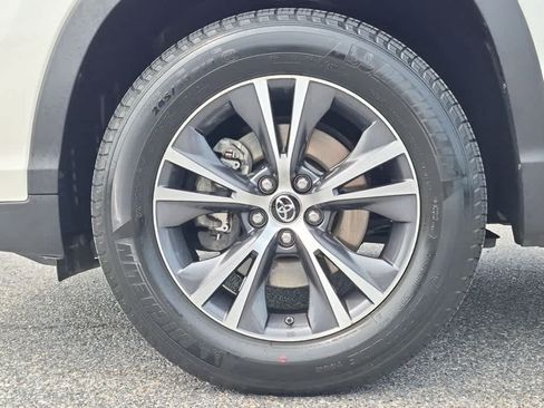 Used 2017 Toyota Highlander LE FWD image 8