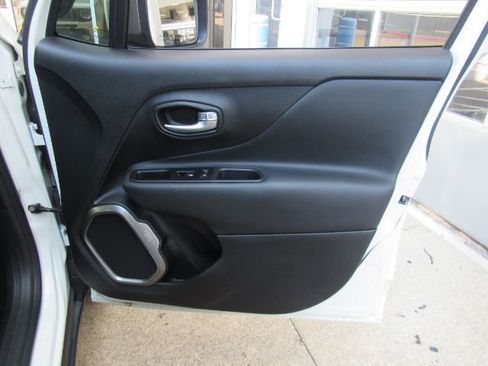Used 2019 Jeep Renegade Limited image 20