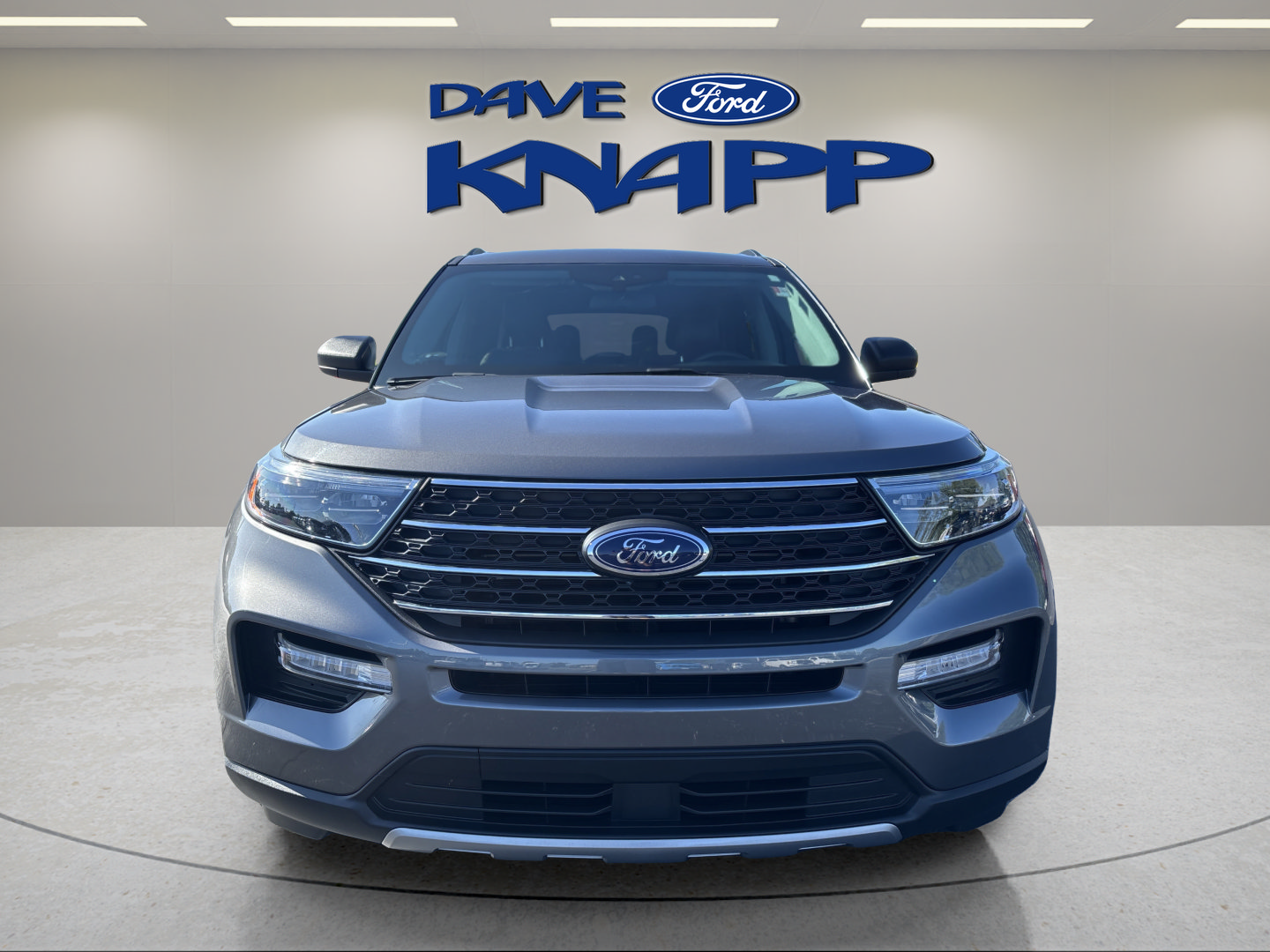 Used 2022 Ford Explorer XLT w/ Equipment Group 202A AWD/4WD image 2