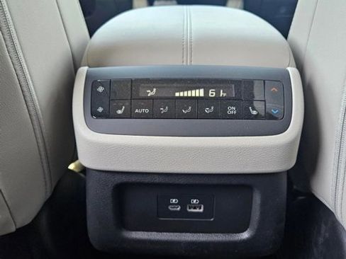 Certified 2025 Nissan Pathfinder SL w/ SL Premium Package image 18