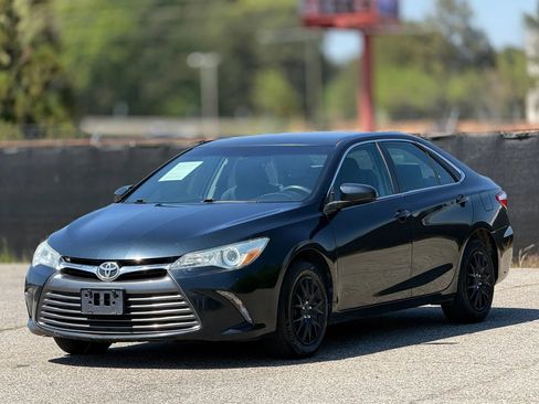 Used 2016 Toyota Camry LE FWD image 6