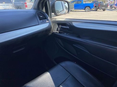 Used 2017 Dodge Grand Caravan GT image 16