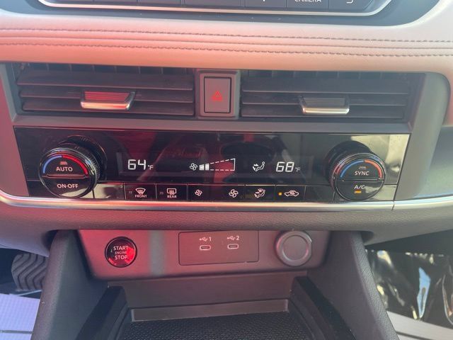 Used 2025 Nissan Rogue SV AWD/4WD image 15