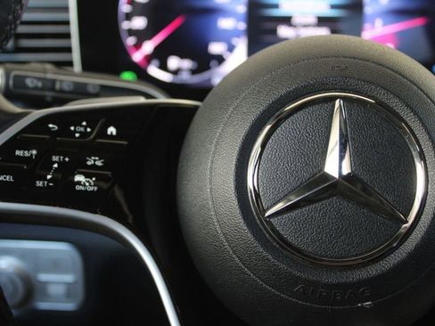 Used 2024 Mercedes-Benz GLS 450 4MATIC image 32