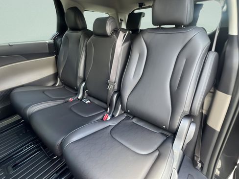 New 2026 Kia Carnival EX FWD image 13