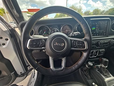 Used 2022 Jeep Wrangler Unlimited Sahara AWD/4WD image 18