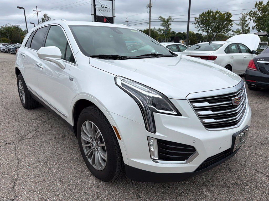 Used 2018 Cadillac XT5 Luxury w/ Driver Awareness Package AWD/4WD image 3