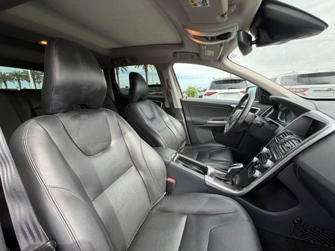Used 2016 Volvo XC60 T5 Premier w/ Proximity Package image 18