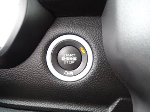 Used 2023 RAM 1500 4x4 Crew Cab Big Horn image 24