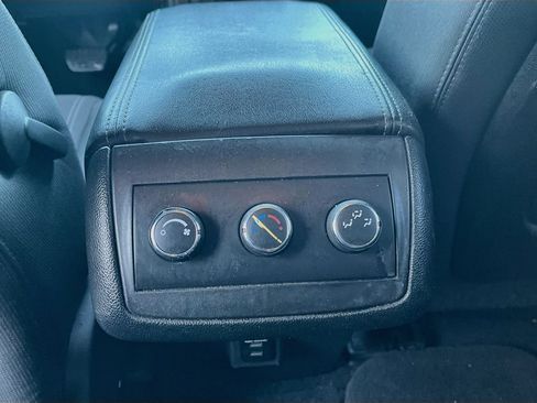 Used 2016 GMC Acadia SLE FWD image 23