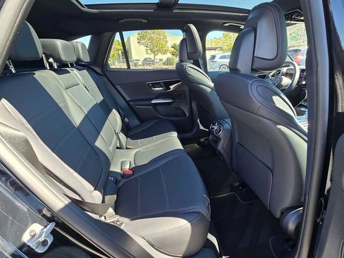 Used 2025 Mercedes-Benz GLC 300 4MATIC image 13