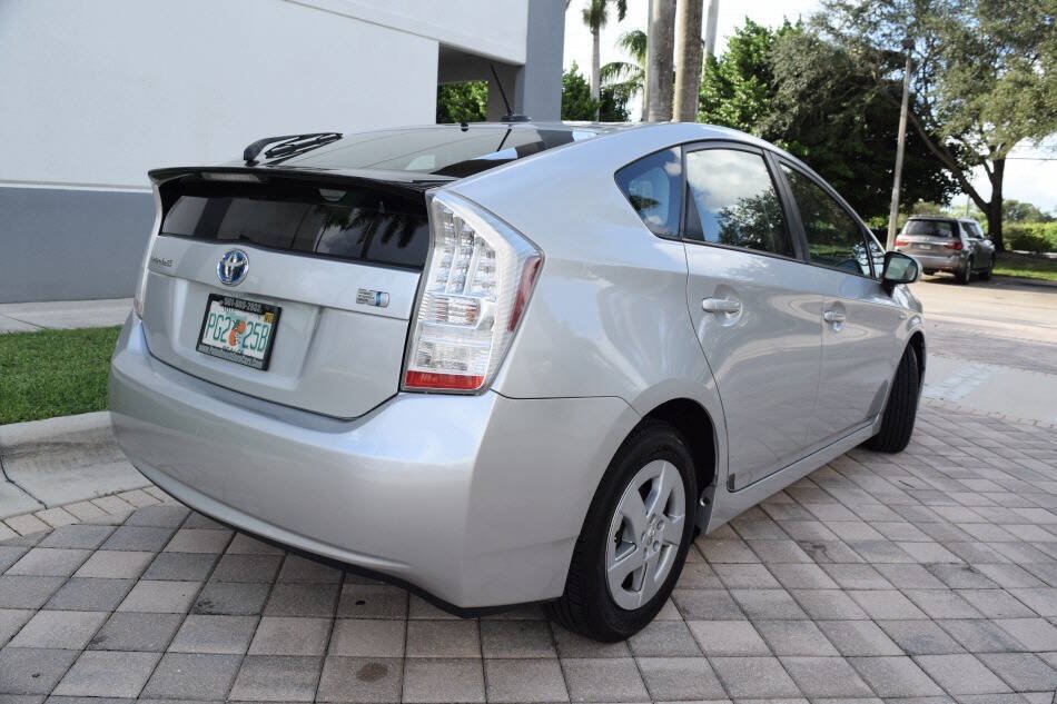 Used 2010 Toyota Prius Two w/ Preferred Accessory Pkg FWD image 6