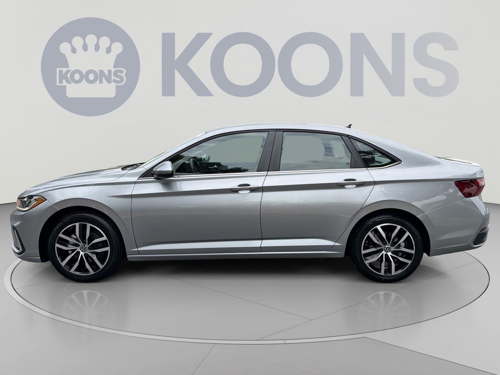 Used 2025 Volkswagen Jetta SE FWD image 2