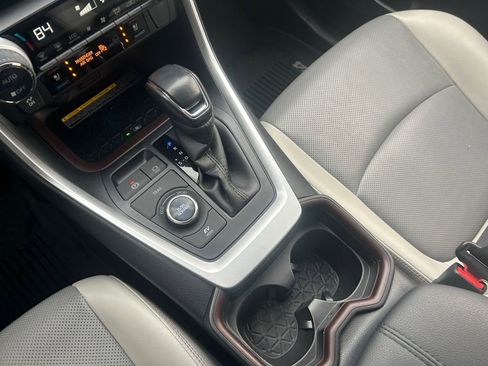 Used 2020 Toyota RAV4 Limited image 21