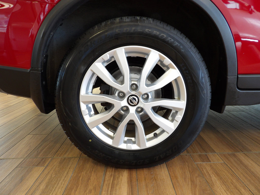 Used 2017 Nissan Rogue SV w/ SV Premium Package AWD/4WD image 5