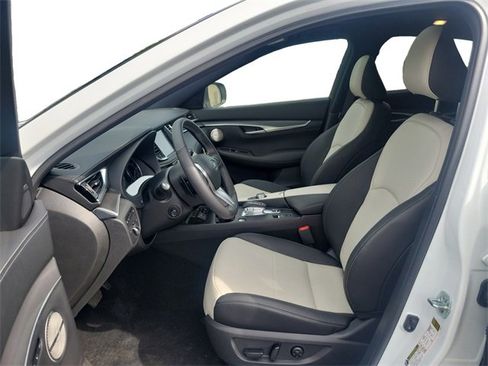 New 2025 INFINITI QX55 Essential image 9