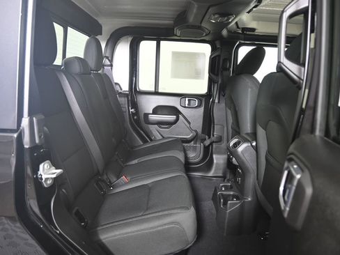 Used 2022 Jeep Gladiator Sport image 16