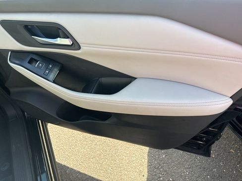 Used 2023 Nissan Rogue SL image 11