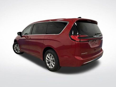 New 2026 Chrysler Pacifica Select image 3