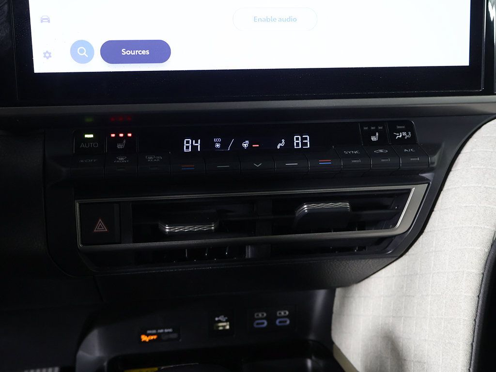 Used 2025 Toyota Camry XLE FWD image 41