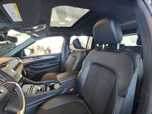 New 2025 Jeep Grand Cherokee Altitude image 31