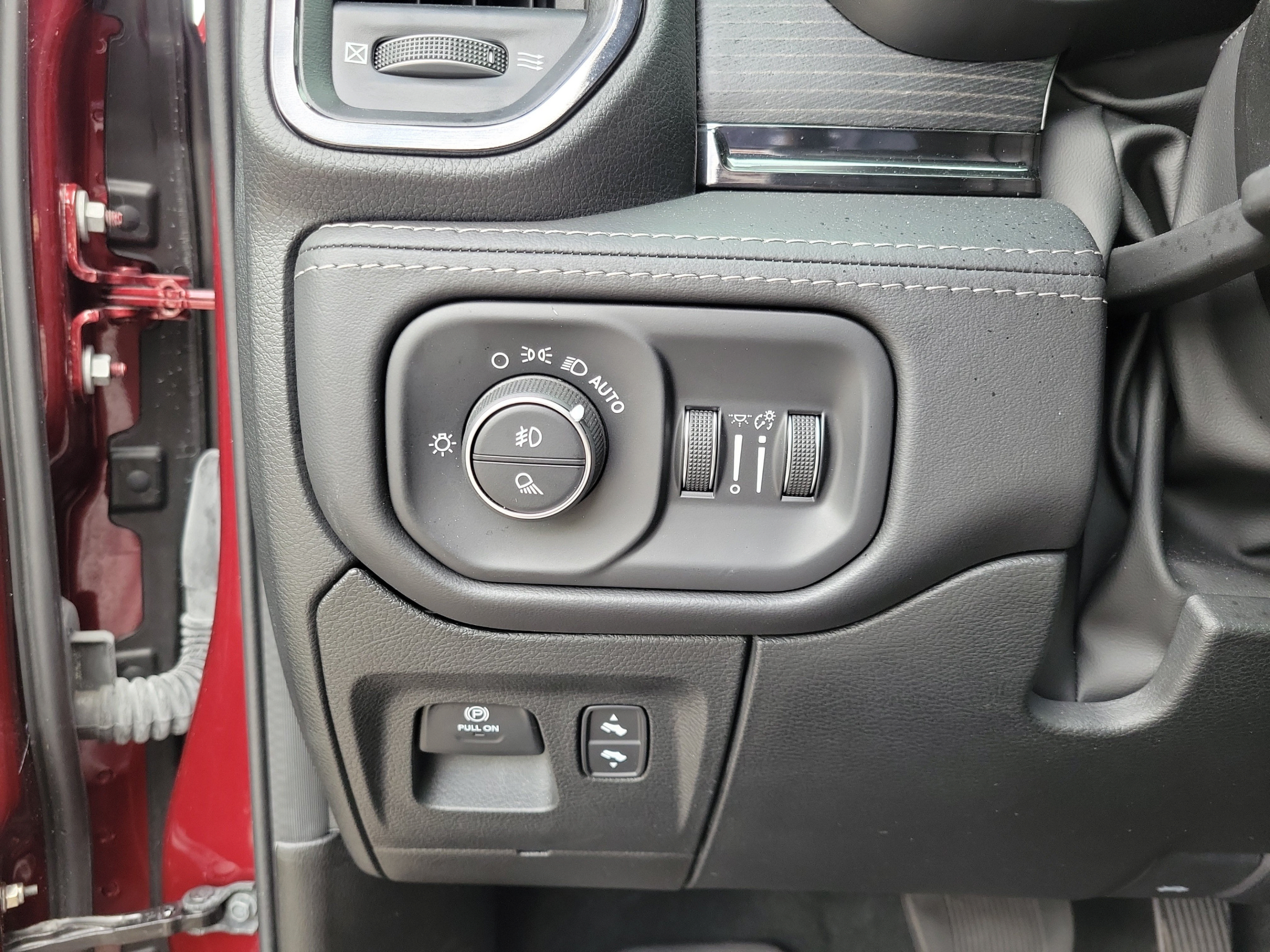 Used 2023 RAM 1500 Limited w/ Body Color Bumper Group AWD/4WD image 19