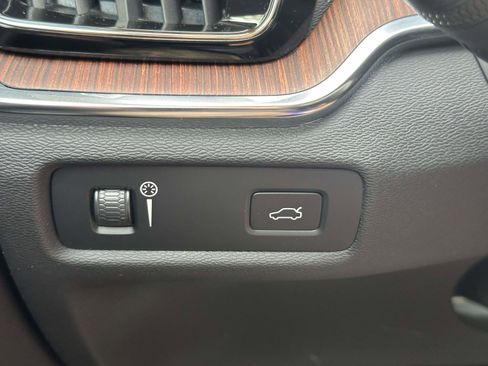 Certified 2022 Volvo S60 B5 Momentum w/ Premium Package image 22