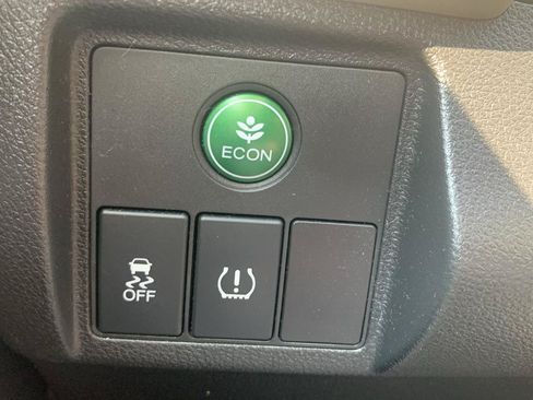 Used 2018 Honda HR-V EX image 19