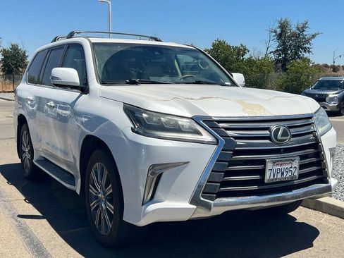 Used 2017 Lexus LX 570 4WD image 2